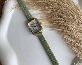 Vintage Women's Wristwatch Retro Leather Band
