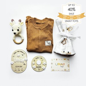 Ensemble cadeau unique pour baby shower, jouet Amigurumi, carte d'étape importante, couverture en mousseline, barboteuse en coton, ensemble cadeau fait main pour bébé, bienvenue dans le monde