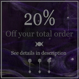 Puede incluir: Gr&aacute;fico morado y blanco con el texto "20% de descuento en tu pedido total" y un s&iacute;mbolo de luna creciente y luna llena. Tambi&eacute;n se incluye el texto "Ver detalles en la descripci&oacute;n".