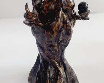Hecate Altar Statue, Goddess Hekate Sculpture, Witch Altar Decor, Hekate Altar decor, Gift for Witch, Pagan Altar, Gift for Pagan,
