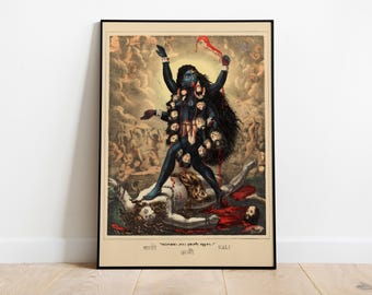 Puede incluir: Una impresión vintage enmarcada que representa a la diosa hindú Kali, con piel azul y múltiples brazos, de pie sobre una figura. La obra de arte presenta una ilustración detallada con una paleta de colores oscuros y texto en la parte inferior.