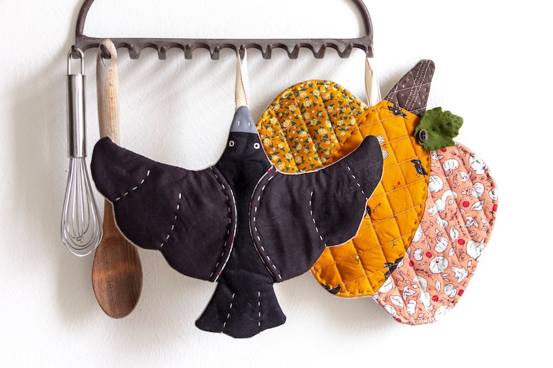 PDF Sewing Pattern- Crow Pot Holder image 4