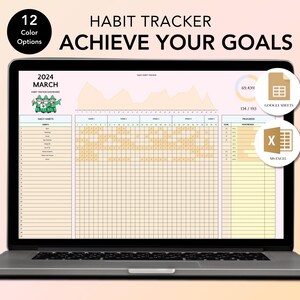 Puede incluir: Un portátil que muestra una plantilla de seguimiento de hábitos con el texto «ACHIEVE YOUR GOALS». La pantalla muestra una cuadrícula para rastrear los hábitos diarios, con secciones de progreso e integración con Google Sheets y MS Excel. El diseño utiliza una paleta de colores beige claro y verde.