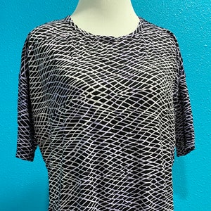 Czarna, pasiasta LuLaRoe Irma XXS w kolorze fioletowym, farbowana metodą tie-dye, jedyna w swoim rodzaju!