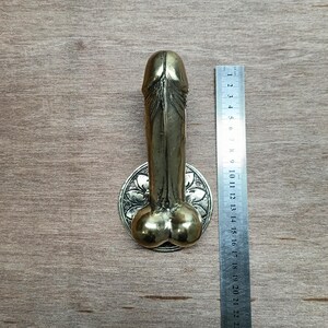 Pene mediano de 17 cm, ganchos de latón rústicos, hechos a mano, de latón pulido.