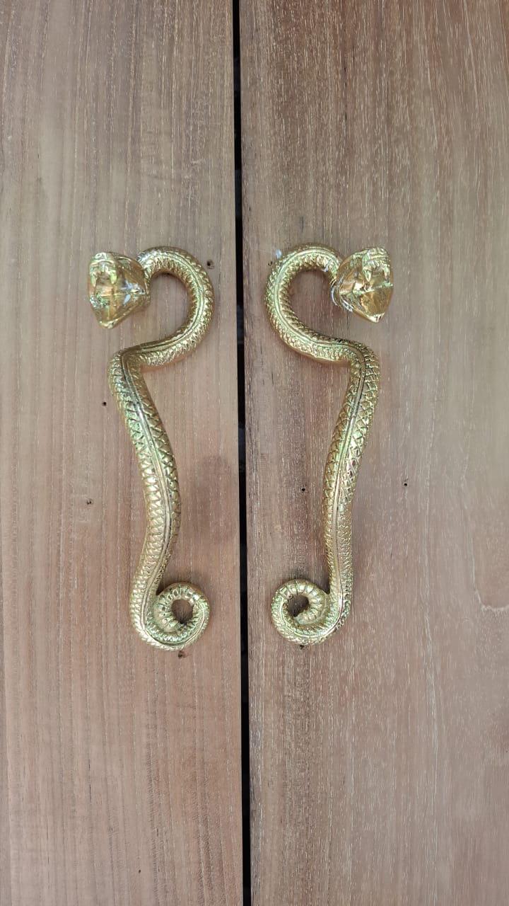 Poignée de porte serpent sacrée fabriquée à la main pour la