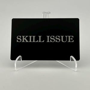 Tarjeta "CUESTA DE HABILIDAD" - Meme sarcástico con definición de billetera metálica / Regalo de jerga gamer / Tendencia divertida de internet / Tarjeta de regreso salvaje