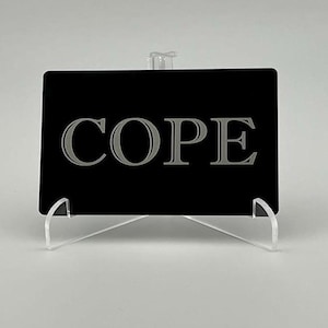 Tarjeta "COPE": Definición de meme grabada a láser, regalo de broma metálico de tamaño billetera.