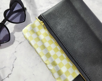 MEDIUM Chartreuse + wit geruite vegan leren omgevouwen schoudertas