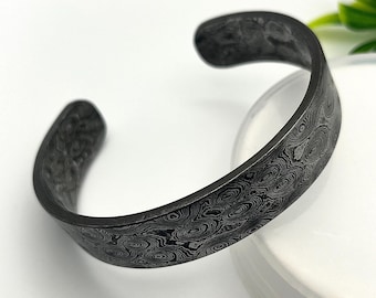 Damascus Steel Cuff Bracelet – Minimalist Handcrafted Metal Wristband