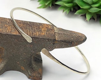 Brazalete de plata con extremo abierto - Pulsera tipo brazalete de acero inoxidable para la parte superior del brazo