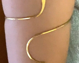 Curved Wisp Armlet Armband - Smooth With Hammered Ends Lightly Curve Wisp Arm Band Upper Arm Cuff Bracelet - Brass Bronze Copper Silver Gold