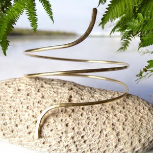 Gold Armlet - Smooth Wrap Around Arm Band With Hammered Ends Lightly Curved - Brass Upper Arm Bracelet Armband - Upper Arm Jewelry