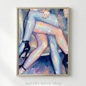 Könnte beinhalten: Gerahmtes Kunstwerk mit zwei Beinpaaren in schimmernden, irisierenden Strumpfhosen. Ein Paar trägt schwarze High Heels. Das Gemälde hat einen weichen, malerischen Stil mit Fokus auf Licht und Farbe, mit dem Text 'matcha moon shop'.