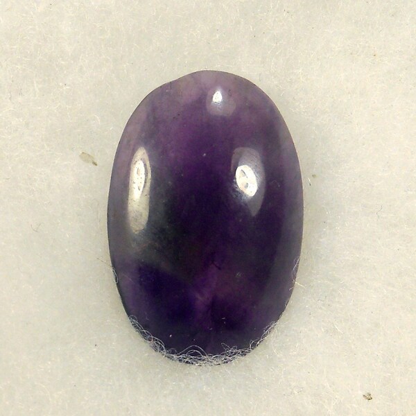 46 cts ...  amethyst cabochon ... 33 x 22 x 7 mm