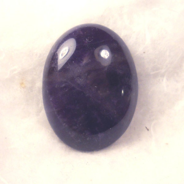 42 cts ...  amethyst cabochon ... 28 x 21 x 8 mm