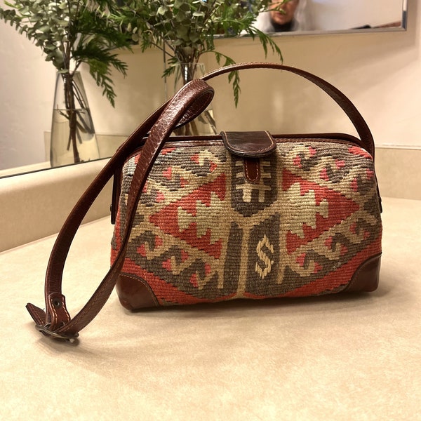 Vintage kilim and leather shoulder bag