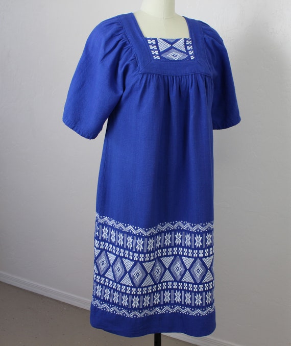 Mid-Century blue Folk Huipil-style dress with whi… - image 2