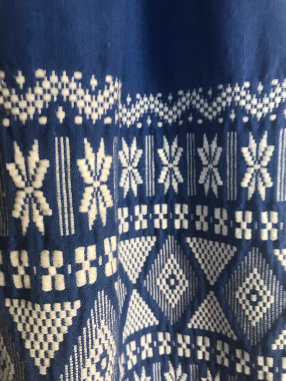 Mid-Century blue Folk Huipil-style dress with whi… - image 7