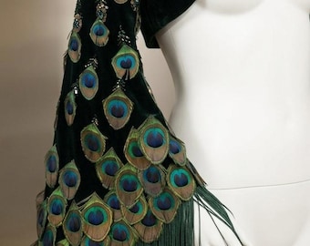 Chaqueta de plumas de pavo real de alta costura: una pieza clave de la pasarela.