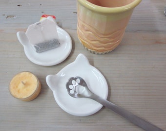 Tea bag holder, Ceramic Cat jewelry bowl, unique spoon rest, jewelry dish, Kitty ring dish, Mother’s Day gift, White cat dish, ring holder