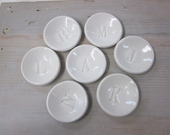 Monogrammed ring holder dish, White round jewelry tray, bridal shower gift, Bridesmaids gift, Present for Daughter, Friend, Sister