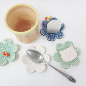Coffee bar accessory, white tea Spoon Rest, 3.5&quot;, Aqua Spoon holder  for coffee, White candle holder,  Handmade daisy red dish, mom gift