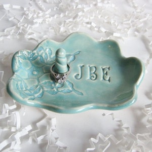 Personalized Ring Holder jewelry Dish gifts for weddings, anniversaries, birthdays, and bridal showers, in blue, green, white 画像 6