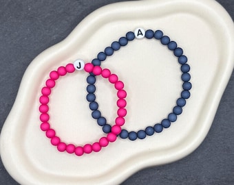 Personalisiertes Partner Armband, Armband für Paare, Geschenk Valentinstag, Geschenk Frau,  Perlen Armband mit Gravur, Jahrestag Geschenk