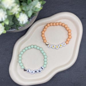 Pulsera de bebé con nombre Pulsera de perlas personalizada Pulsera de bebé para niños Nombre Regalo personalizado Pulsera de nacimiento de bautismo Niños Corazón colorido