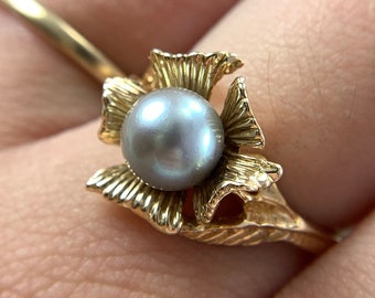 Vintage Pearl Flower Ring in 14k Yellow Gold