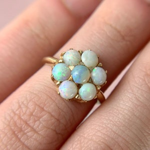 Vintage Solid 14k Gold White Opal Flower 7 Stone Ring (A2596)