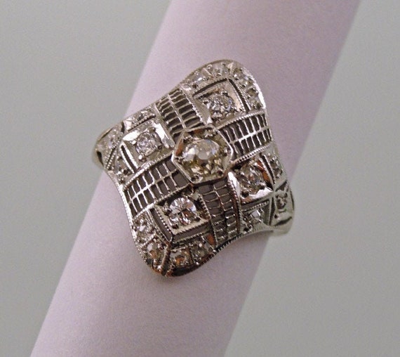 An Art Deco Ring, Platinum with Diamonds, Filigre… - image 1