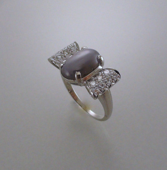A 1940's Chic Bow Ring, White Gold with Silver-Bl… - image 3