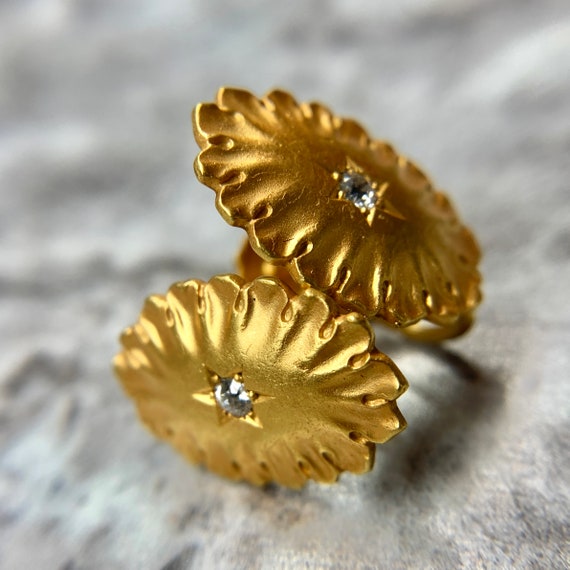 Solid Gold Vintage Screw on Diamond Earrings (A25… - image 4