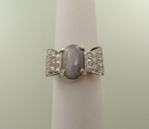 A 1940's Chic Bow Ring, White Gold with Silver-Bl… - image 1