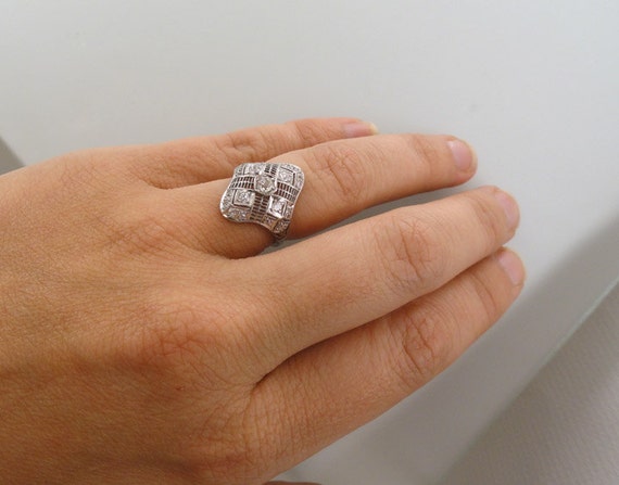 An Art Deco Ring, Platinum with Diamonds, Filigre… - image 5