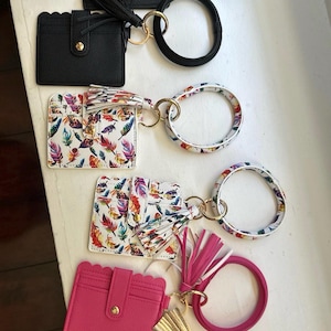 Beautiful wristlet wallets that you will love