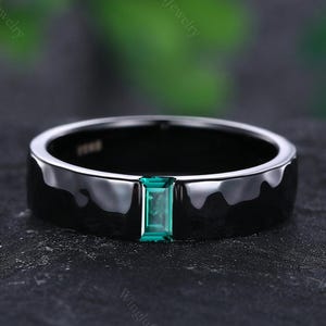 Vintage Green Emerald Wedding Band Uniuqe Hammered Design Band 5mm Black Gold Emerald Engagement Band Matching Ring Gift For Husband Custom