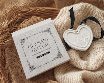 Heart-shaped Gypsum Aromatherapy Tablet (Christmas Cottage Theme) – With Black Printed Ribbon