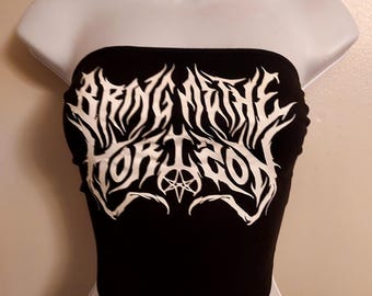 Top tomara que caia Bring Me the Horizon, top cropped canelado Bring Me the Horizon, regata cropped com logo, regata justa No Boundary.