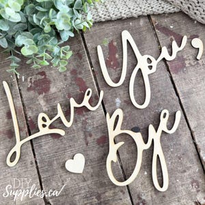 Love you, Bye, Türschild Digitale SVG-Datei für Linde auf einer 30 x 30 cm großen Sperrholzplatte Xtool Glowforge easy svg