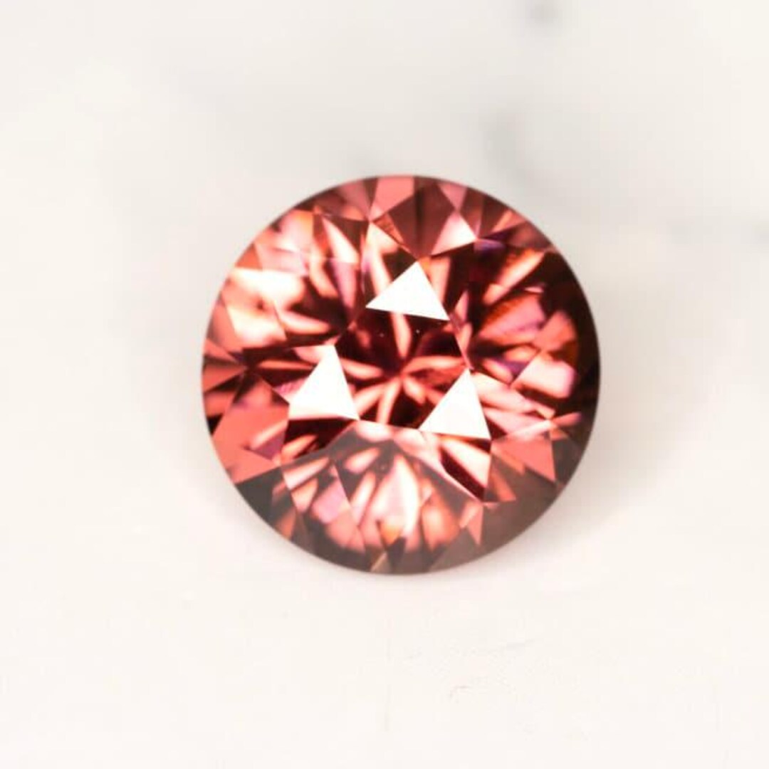 Grenat Impérial Changeant Brut 12.5 Carats – Taita, Kenya – Pierre Naturelle Non Traitée