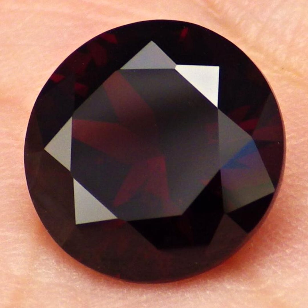 GARNET actof tragedySugar SINA殊Moran Crimson Garnet, Malawi 7.58 Ct Clarity SI1, Round Cut 12.1 Mm