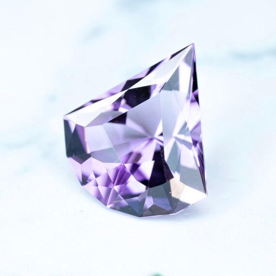 アメジスト、ブラジル産 2.43 カラット クラリティ VVS2、ジュエリー用