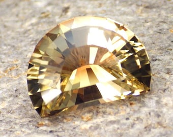 Apricot Orange-Gold Oregon Sunstone 5.92 Ct Flawless, Perfect Half Moon, Very Brilliant Gem for High-End Jewelry, See Video Outside!