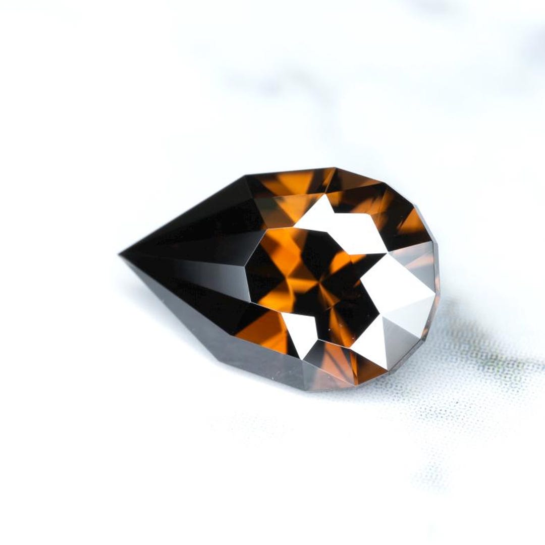 1,82 Cts Forme Poire Zircon Jaune Naturel Avec Certificat Suisse GFCO