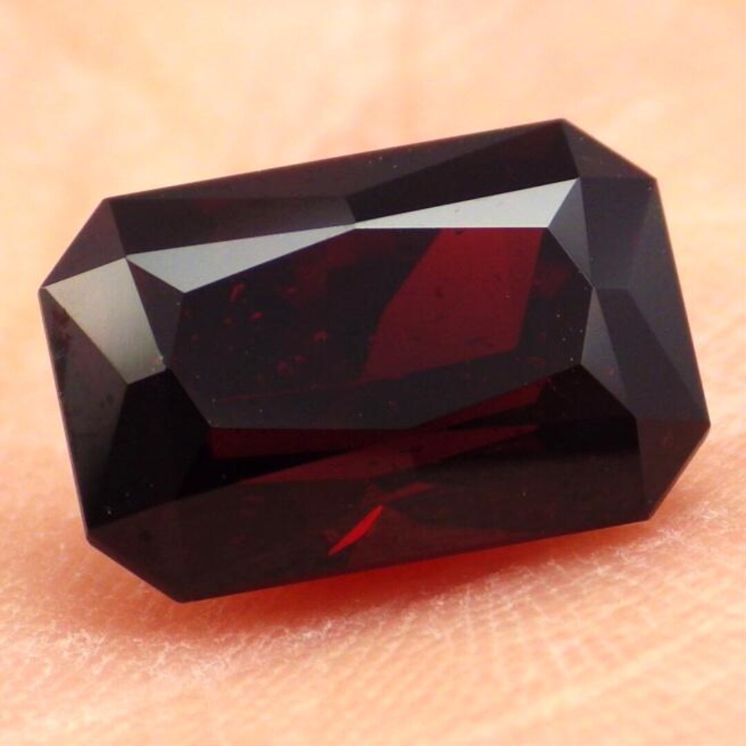 Red Garnet, E. Africa 5.02 Ct Clarity SI2, Octagon Cut 11.0 X 7.4