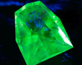 Fluorescent Hyalite Opal, Mexico 6.21 Ct Clarity SI2, Unique Large Hyalite Opals, Investment Grade Gemstone!