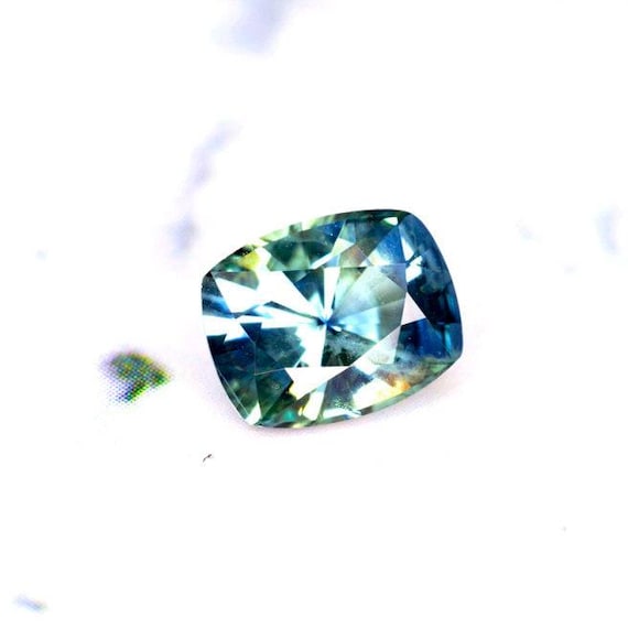 Natural Light Blue Sapphire, Rwanda 1.11 Ct Clarity SI2, Precision